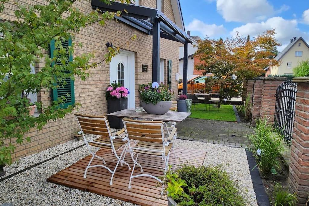 A La Maison Bielefeld City Nah Exterior photo
